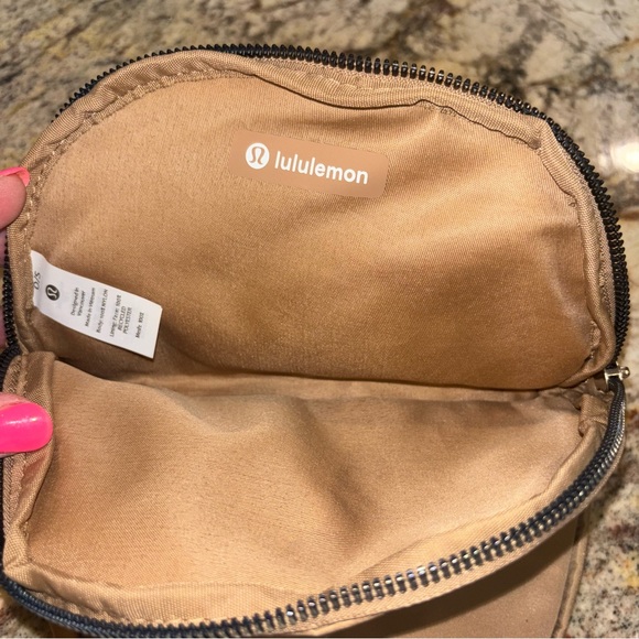Brand New lululemon festival bag micro 2L NWT - Picture 3 of 4